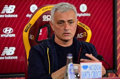 José Mourinho in conferenza stampa (Getty Images)