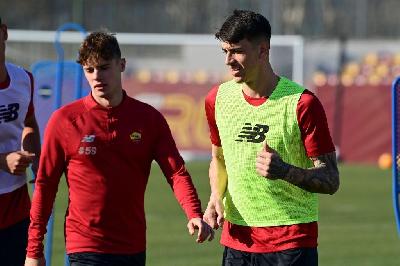 Ibanez e Zalewski durante l'allenamento di ieri a Trigoria (AS Roma via Getty Images)