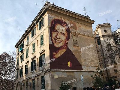 Lando nel cuore di Roma: tra emozione e ricordo è stato inaugurato il suo murale