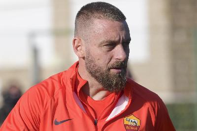 FOTO - Trigoria: De Rossi guida la Roma verso il Bologna FOTO - Trigoria: De Rossi guida la Roma verso il Bologna