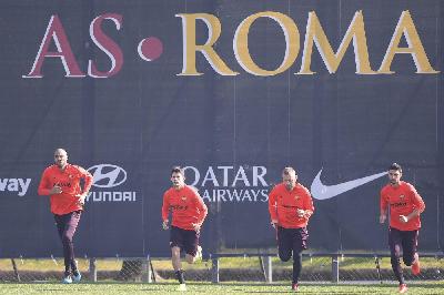 FOTO - La Roma a Trigoria prepara la sfida con il Frosinone FOTO - La Roma a Trigoria prepara la sfida con il Frosinone