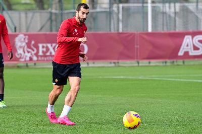Mkhitaryan in allenamento ieri a Trigoria (As Roma via Getty Images)