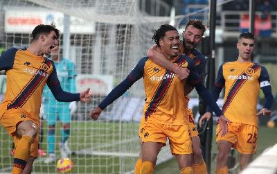 Cristante e Smalling esultano dopo il gol del 3-0 all'Atalanta (Getty Images)