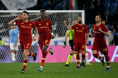 I festeggiamenti dopo il gol di Pellegrini (As Roma via Getty Images)