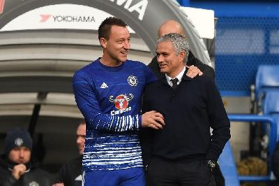 Terry e Mourinho nel 2016, quando il portoghese era tecnico del Manchester United (Getty Images)