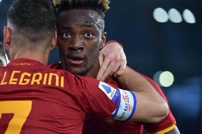 Abraham esulta dopo uno dei due gol segnati al derby (As Roma via Getty Images)