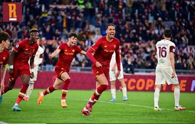 Chris Smalling esulta dopo il gol alla Salernitana (Getty Images)