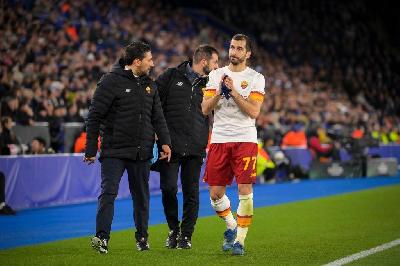 Henrik Mkhitaryan dopo la sostituzione contro il Leicester (AS Roma via Getty Images)