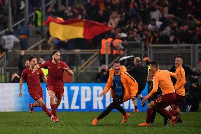 L'esultanza di Manolas dopo il gol contro il Barcellona