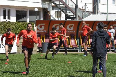 FOTO - La Roma continua a preparare la gara col Napoli sotto al sole di Trigoria FOTO - La Roma continua a preparare la gara col Napoli sotto al sole di Trigoria