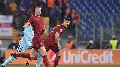Dzeko e Schick in azione contro il Barcellona