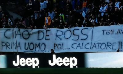 FOTO - I tifosi juventini salutano De Rossi: 