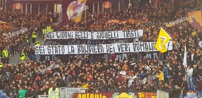 Lo striscione dedicato a Daniele DE Rossi