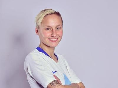 Kaja Erzen con la maglia della Nazionale slovena