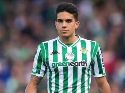 Marc Bartra, classe '91, con la maglia del Real Betis