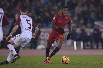 Gerson in campo con la maglia della Roma
