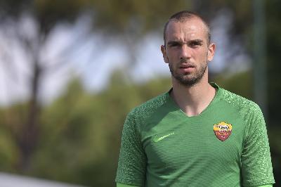 Pau Lopez durante l'allenamento di questa mattina con la sqaudra
