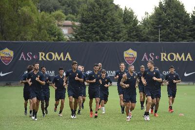 FOTO - Tattica e lavoro con il pallone: la Roma torna ad allenarsi a Trigoria FOTO - Tattica e lavoro con il pallone: la Roma torna ad allenarsi a Trigoria