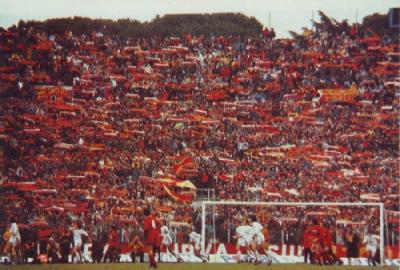 La splendida sciarpata inscenata da un’ineguagliabile Curva Sud nel corso di Roma-Bayern del 1985