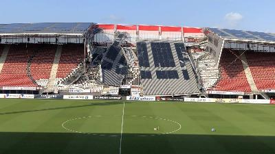 La fotografia del crollo di parte dell'AFAS Stadion, della squadra olandese AZ Alkmaar