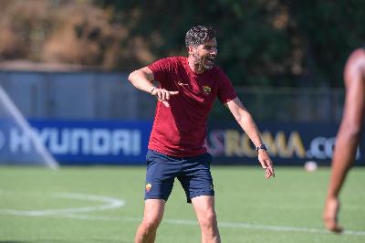 Fonseca guida l'allenamento a Trigoria