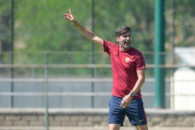 FOTO - La Roma si allena a Trigoria sotto la guida di Fonseca FOTO - La Roma si allena a Trigoria sotto la guida di Fonseca