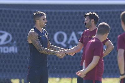 FOTO - Trigoria, Fonseca riabbraccia Kolarov: ora la Roma è al completo FOTO - Trigoria, Fonseca riabbraccia Kolarov: ora la Roma è al completo