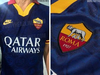 FOTO - Roma, la terza maglia: lo stemma, i pantaloncini e altri dettagli FOTO - Roma, la terza maglia: lo stemma, i pantaloncini e altri dettagli