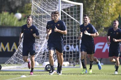 FOTO - La sosta non ferma la Roma: squadra a lavoro a Trigoria FOTO - La sosta non ferma la Roma: squadra a lavoro a Trigoria