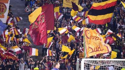 Vessilli e bandiere in Curva Sud