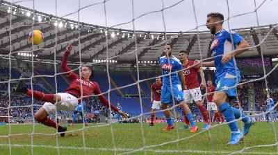 Il salvataggio di Smalling contro il Napoli