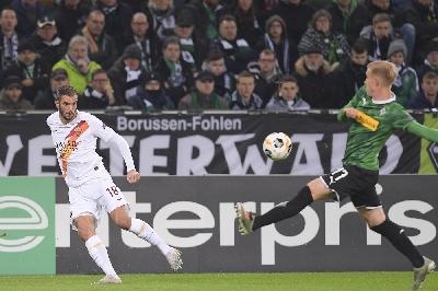 Davide Santon in azione durante Borussia-Roma