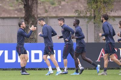 FOTO - Trigoria, Florenzi carica la squadra in vista di Inter-Roma FOTO - Trigoria, Florenzi carica la squadra in vista di Inter-Roma