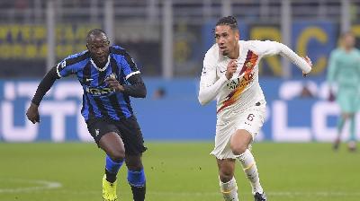 Lukaku e Smalling in azione