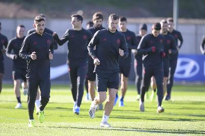 FOTO - Trigoria, Dzeko guida il gruppo nella rifinitura FOTO - Trigoria, Dzeko guida il gruppo nella rifinitura
