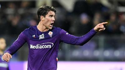 Dusan Vlahovic con la maglia della Fiorentina