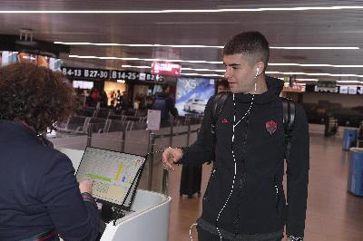 FOTO - Genoa-Roma: il viaggio della squadra con la testa a Marassi FOTO - Genoa-Roma: il viaggio della squadra con la testa a Marassi