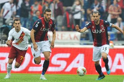 Mattia Bani insieme a Poli e Mkhitaryan durante Bologna-Roma della stagione 2019-2020
