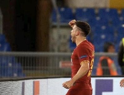 Carles Perez esulta per il gol dell'1-0 di Roma-Gent