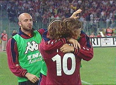 Roma-Milan 2001, l'abbraccio dello Scudetto tra Totti e Di Francesco