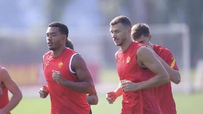 FOTO - Dzeko si allena a Trigoria e aspetta la Juventus FOTO - Dzeko si allena a Trigoria e aspetta la Juventus