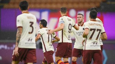I festeggiamenti dopo il gol di Dzeko