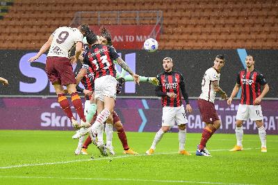 Edin Dzeko segna il momentaneo 1-1 contro il Milan