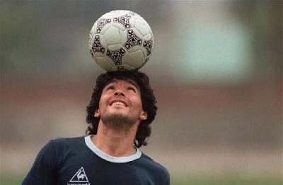 GALLERY - Da Zaniolo a Dzeko: i giocatori della Roma ricordano Maradona GALLERY - Da Zaniolo a Dzeko: i giocatori della Roma ricordano Maradona