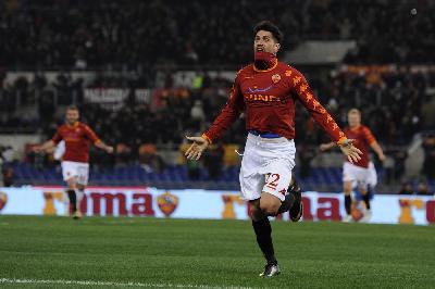 Borriello esulta dopo un gol al Brescia nella stagione