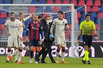 Kumbulla abbandona il campo contro il Bologna