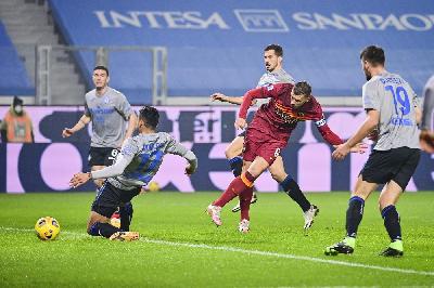 Edin Dzeko realizza il gol dell'1-0 contro l'Atalanta