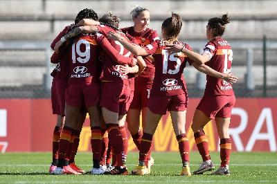 La ragazze della Roma Femminile esulta dopo un gol contro la Florentia