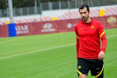 Henrikh Mkhitaryan Henrikh Mkhitaryan