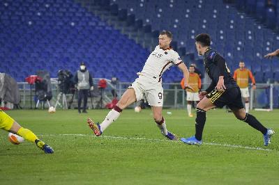Il destro vincente con cui Edin Dzeko ha realizzato il gol del pareggio contro l'Ajax